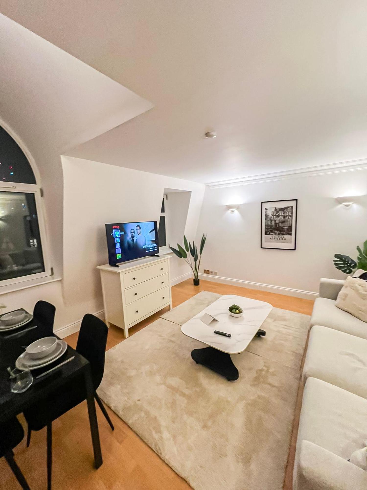 Lux 3 Bedroom Penthouse In Borough Near The Shard, Bermondsey Londra